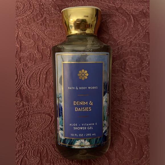 Bath & Body Works Other - DENIM & DAISIES Bath & Body Works Body Wash 10 fl oz w/ Aloe & Vitamin E
